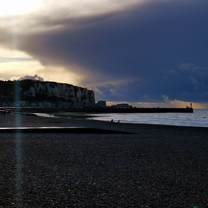 Falaises et plage de galet au coucher du soleil - France  - collection de photos clin d'oeil, catégorie paysages